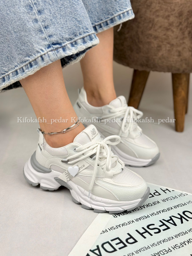 کتونی new balance کد ۱۲۴