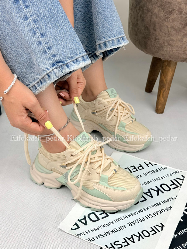 کتونی new balance کد ۱۲۴